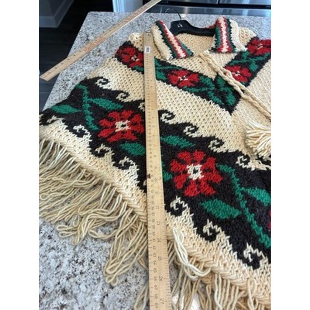 Vts Chunky Hand Knit Wool? Poncho Ivory/Green/Red/Black flowers Julie Girl - Picture 8 of 9